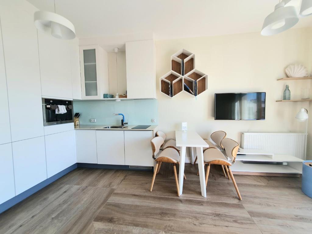 Live & Travel Apartments Number 1 - Apartment With Balcony