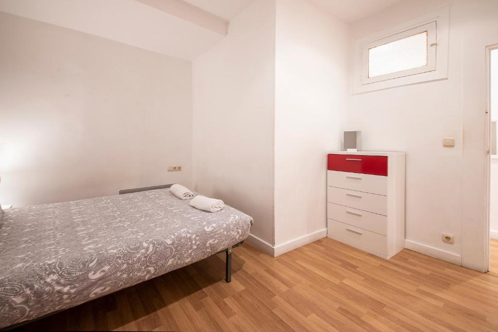 Postel nebo postele na pokoji v ubytování Spacious Central Old Town Apartment
