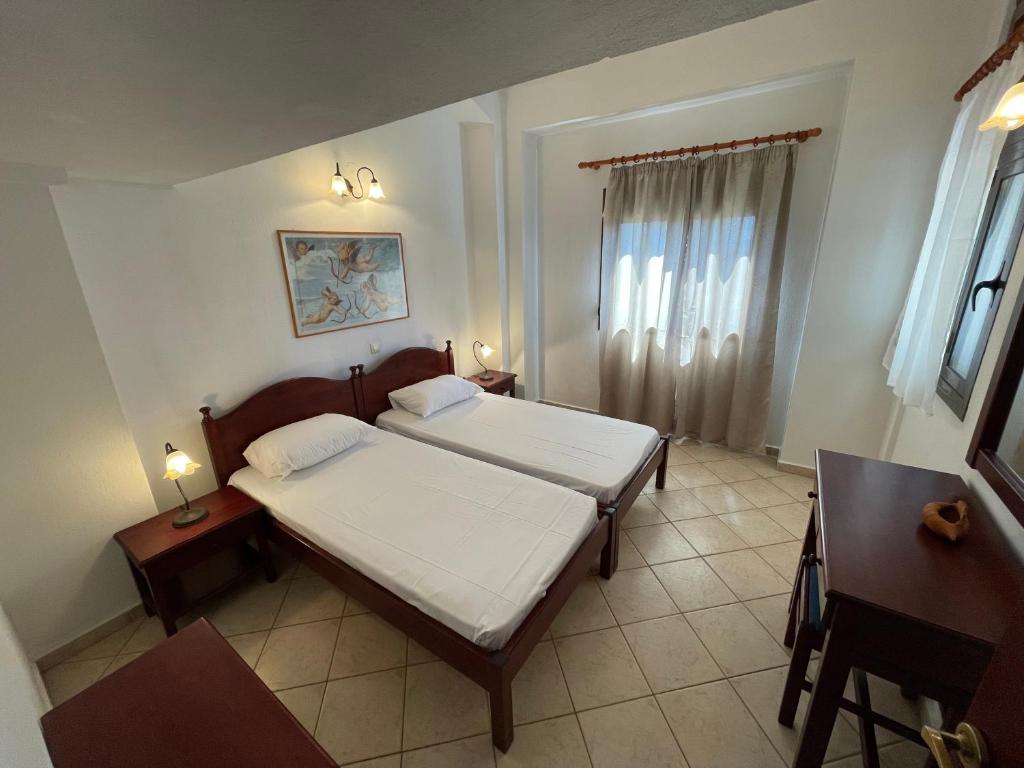 Posteľ alebo postele v izbe v ubytovaní Galazia Akti Seaside Apartments