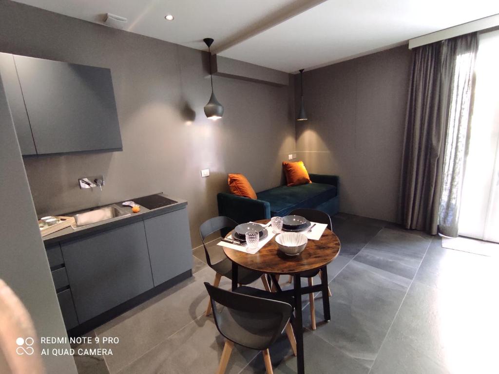 Kuchyň nebo kuchyňský kout v ubytování Slo Design House