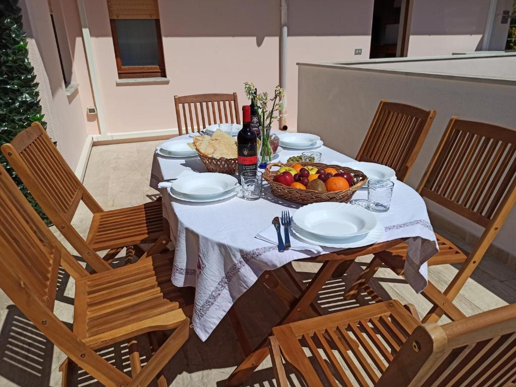 Reštaurácia alebo iné gastronomické zariadenie v ubytovaní Casa Vacanze Saba - Lupino
