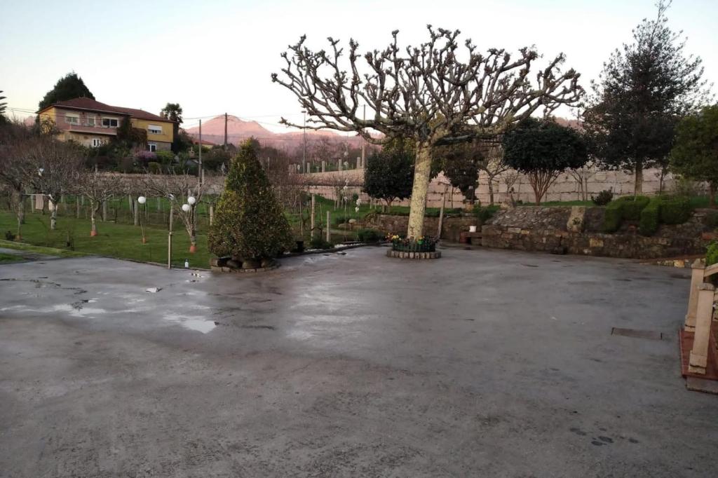 Vonkajšia záhrada v ubytovaní AGRADABLE CASA CON PISCINA EN GONDOMAR(VAL MIÑOR)