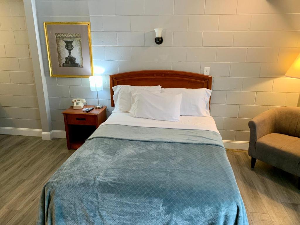 Postel nebo postele na pokoji v ubytování Hill Top Motel