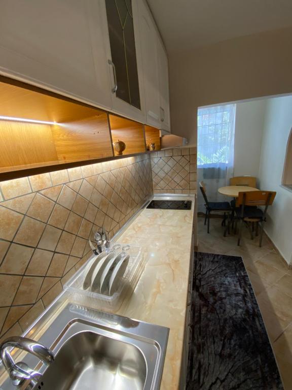 Lucas Apartment 2 - Image 3