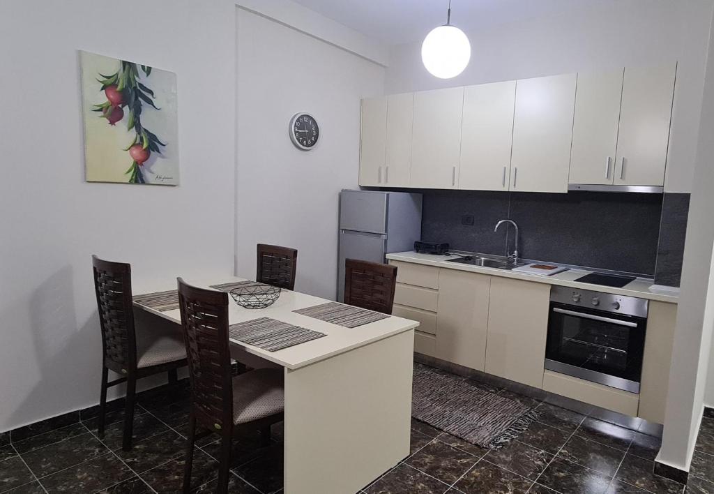Vacation Station sea view apartament - Imazhi 4