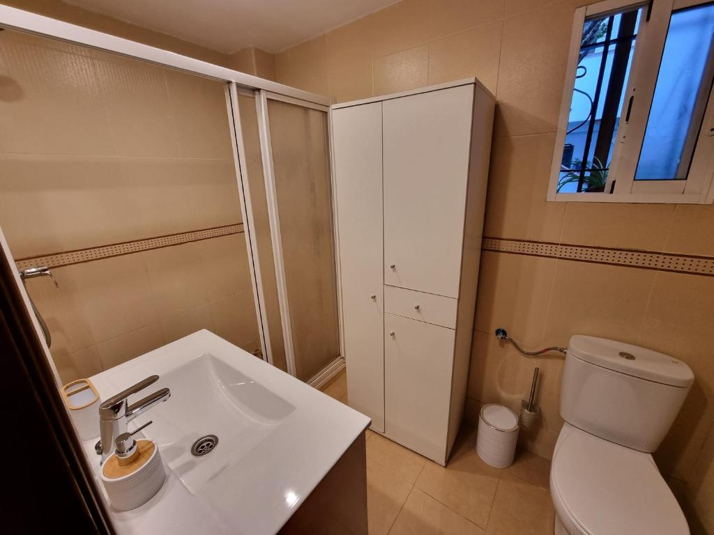Kúpeľňa v ubytovaní Apartamentos en Patio Cordobés San Basilio