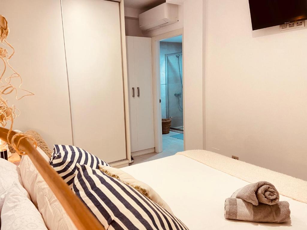 Postel nebo postele na pokoji v ubytování Viuter - Magna Home las Canteras Beach + Parking