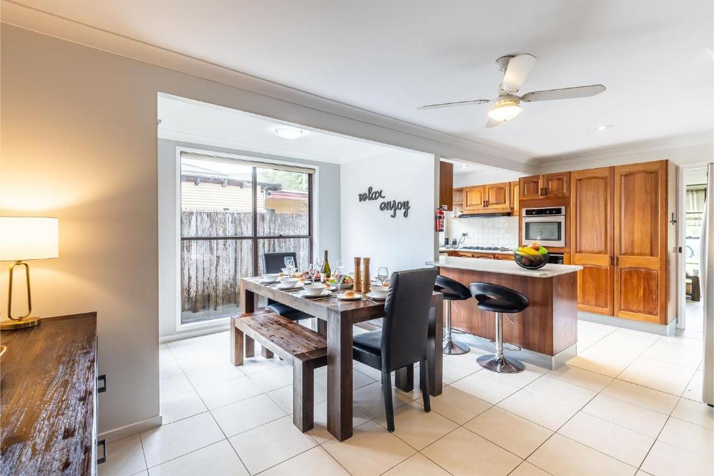 Willows At The Bay Large House with Aircon WIFI and Boat Parking