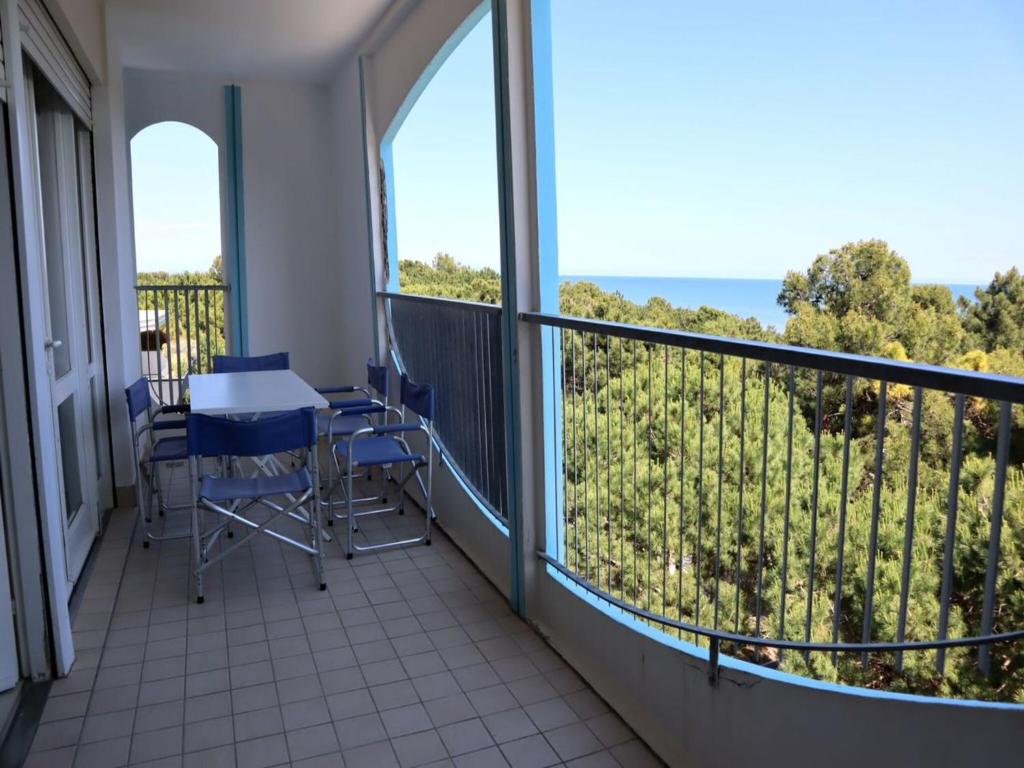 Apartment for 6 People with Three Large Terraces facing the Seaside