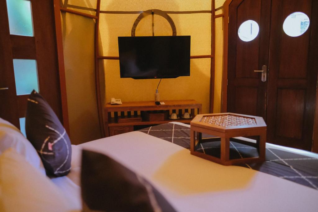 TV a/nebo společenská místnost v ubytování Triyana Resort and Glamping