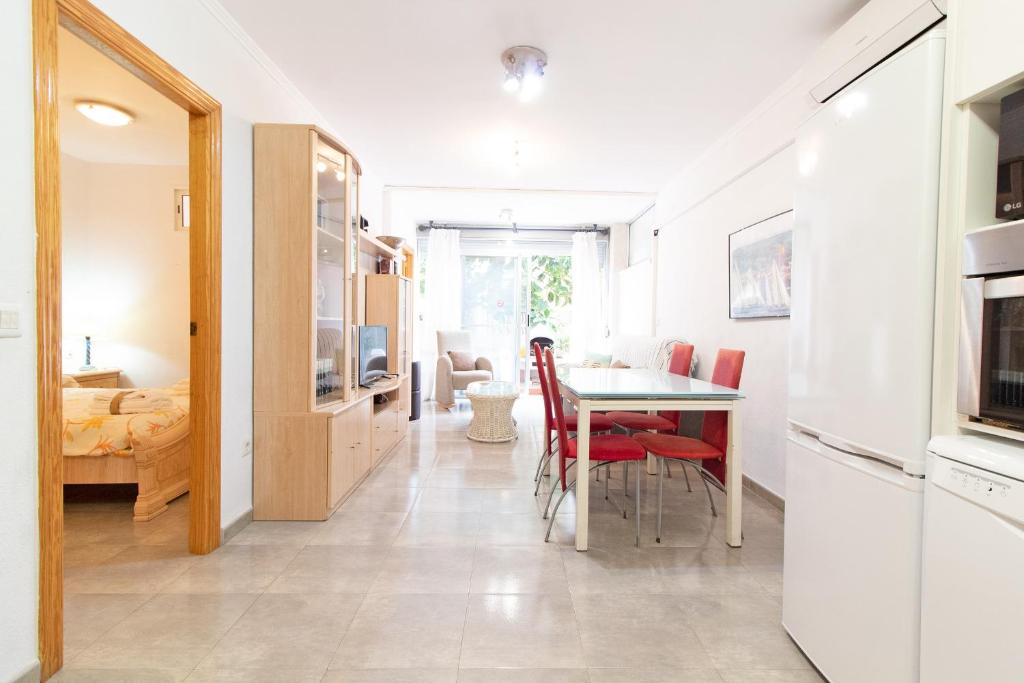 Kuchyňa alebo kuchynka v ubytovaní Global Properties, Apartamento 2 dormitorios en Canet d'en Berenguer