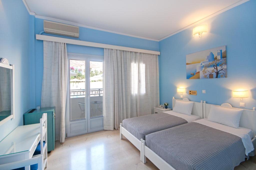 Postel nebo postele na pokoji v ubytování Glaros Hotel