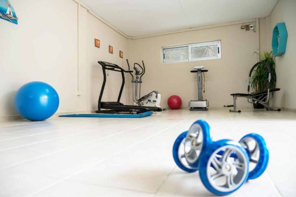 Fitness centrum a/nebo fitness zařízení v ubytování Villa Diktina with private pool sea view