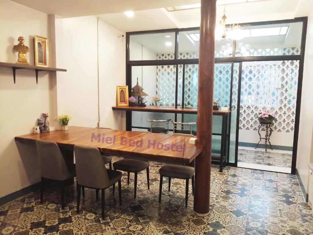 Fotografie z fotogalerie ubytování MIEL BED Hostel & Gallery v destinaci Chiang Mai