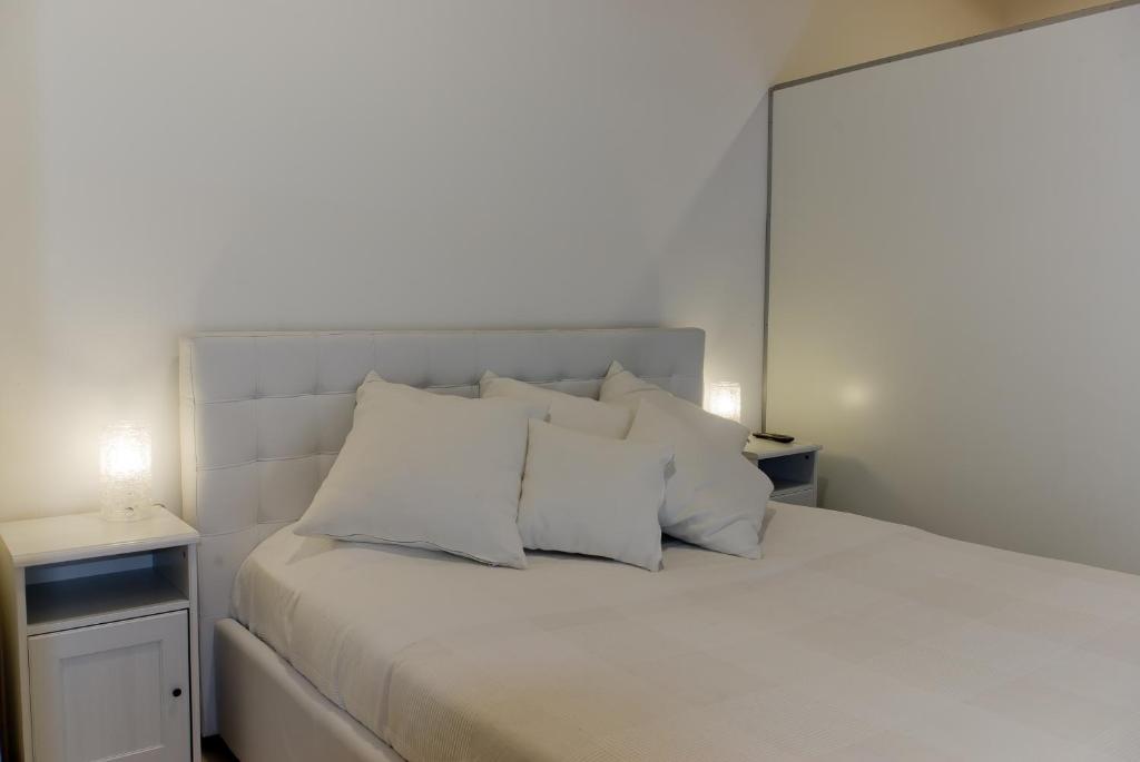 Postel nebo postele na pokoji v ubytování Residenze Romano Ristorante & SPA albergo diffuso - WHITE