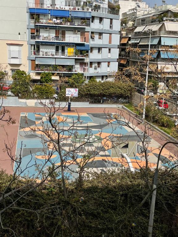 Bazén v ubytovaní Ageliki's Athens Apartment alebo v jeho blízkosti