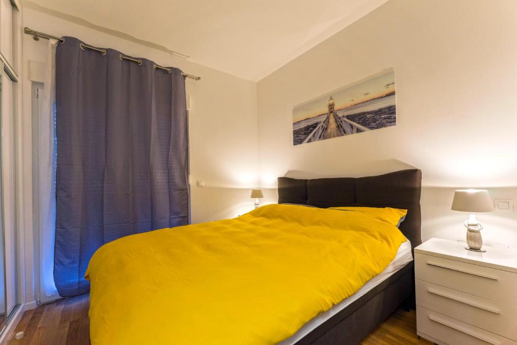 Postel nebo postele na pokoji v ubytování LUXURY APARTMENT ZADAR OLD CITy