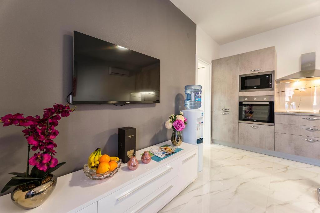 Kuchyň nebo kuchyňský kout v ubytování LUXURY APARTMENT ZADAR OLD CITy