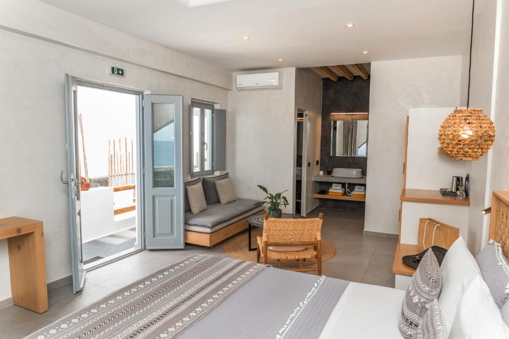 Posezení v ubytování Almyra Oia Suites