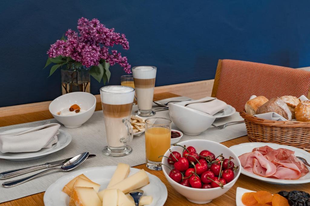 Comida en o cerca de este hotel
