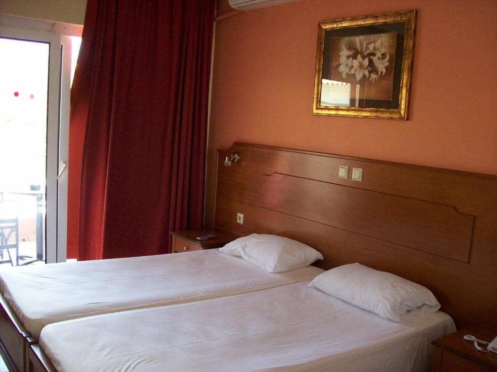 Thomas Bay Hotel