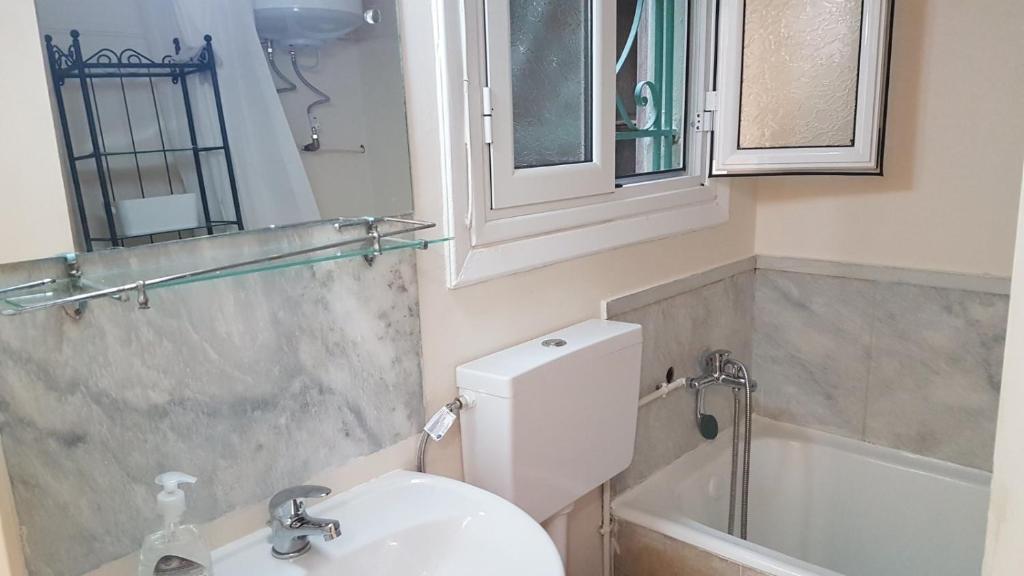 Kúpeľňa v ubytovaní Coral Athens Centrer - 3,5 BD , 2 BATH