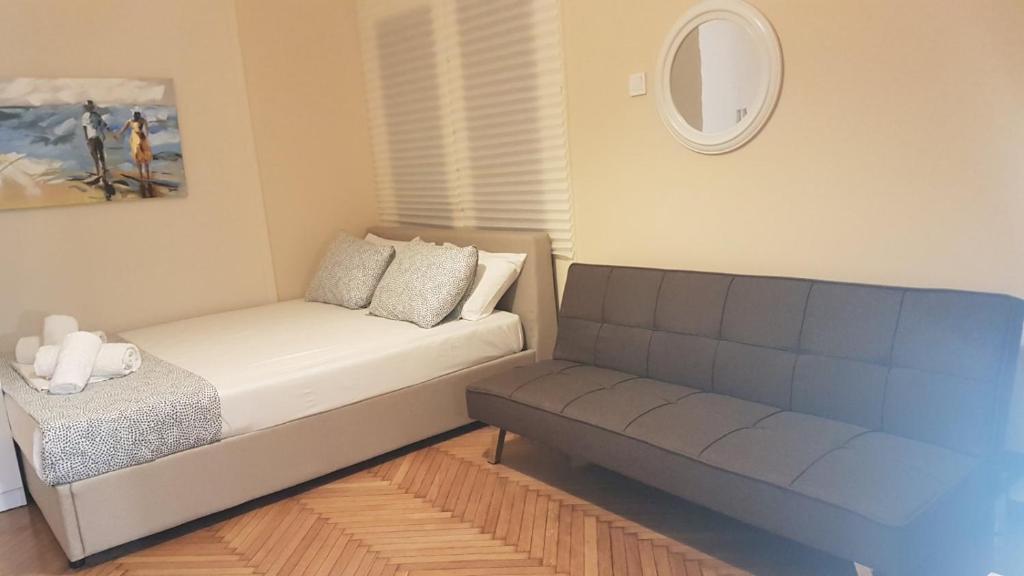 Posedenie v ubytovaní Coral Athens Centrer - 3,5 BD , 2 BATH