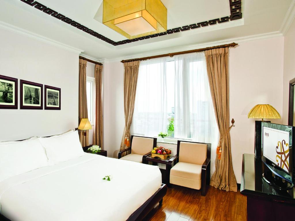 Cherish Hue Hotel - Deluxe Double Room With Balcony