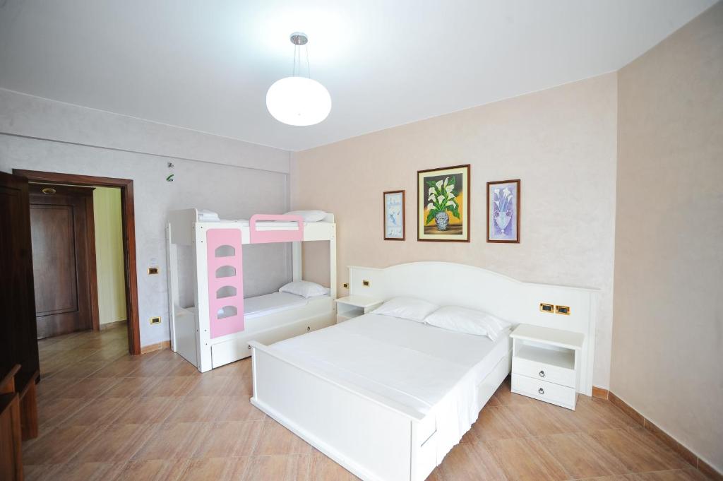 Iliria Internacional Hotel - Family Room With Sea View