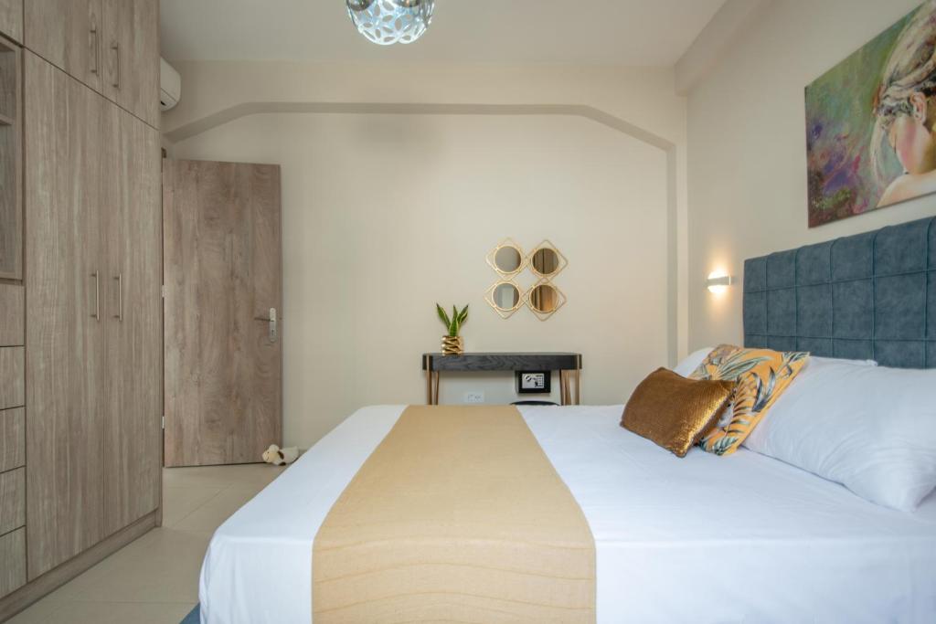 Postel nebo postele na pokoji v ubytování Alcmene Lux Apartment by "elite"
