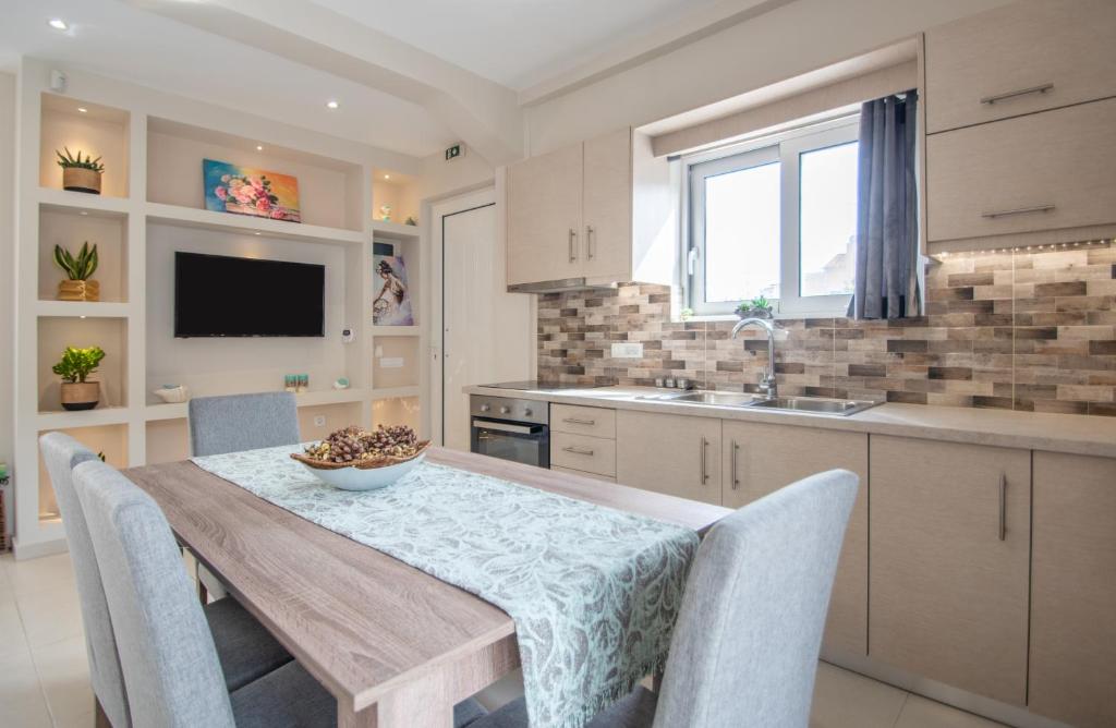 Kuchyň nebo kuchyňský kout v ubytování Alcmene Lux Apartment by "elite"