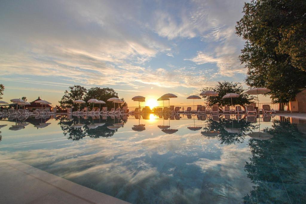 Bazén v ubytování GRIFID Vistamar Hotel - 24 Hours Ultra All inclusive & Private Beach nebo v jeho okolí