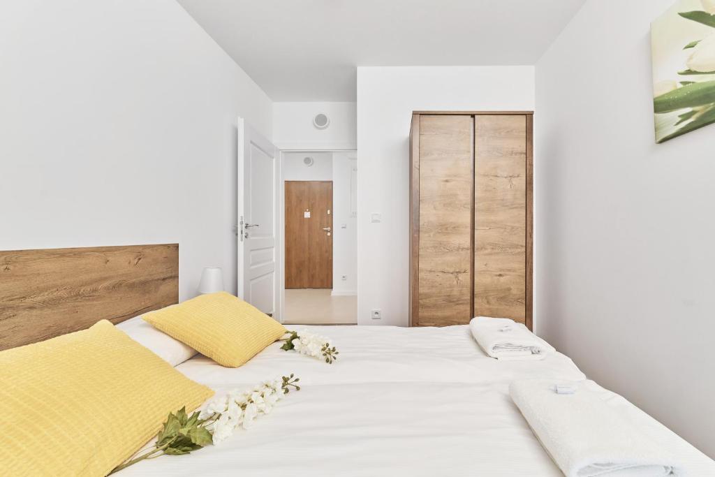 Posteľ alebo postele v izbe v ubytovaní Apartment Krakowska 39 with AC & PARKING & LOGGIA Wrocław by Noclegi Renters
