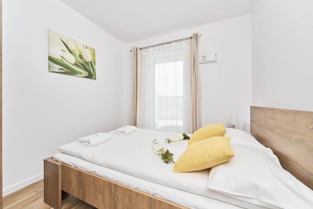 Posteľ alebo postele v izbe v ubytovaní Apartment Krakowska 39 with AC & PARKING & LOGGIA Wrocław by Noclegi Renters