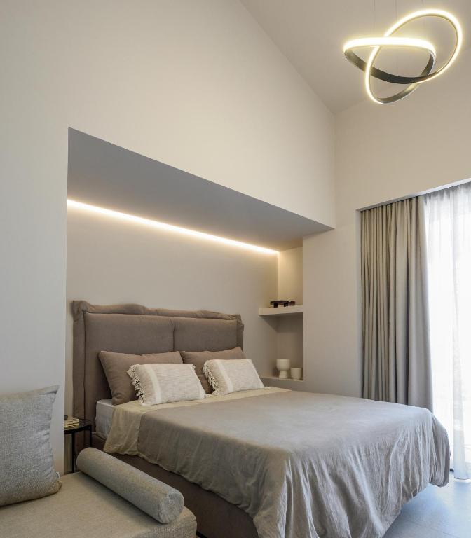 Posteľ alebo postele v izbe v ubytovaní ANASSA BUTIK LIVING NIKITI