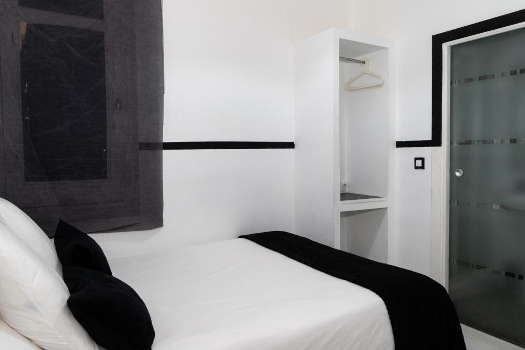Gran Via 63 Rooms - Small Double Room