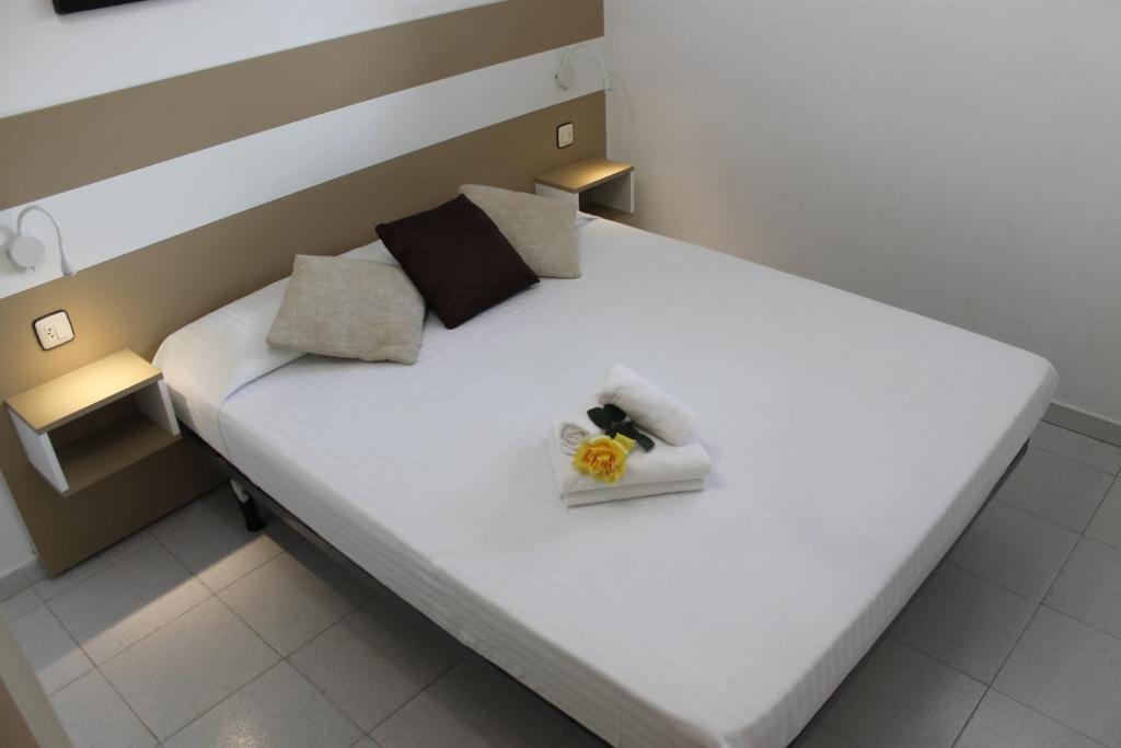 A bed or beds in a room at Agi Residencial Almadraba