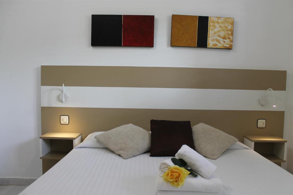 A bed or beds in a room at Agi Residencial Almadraba