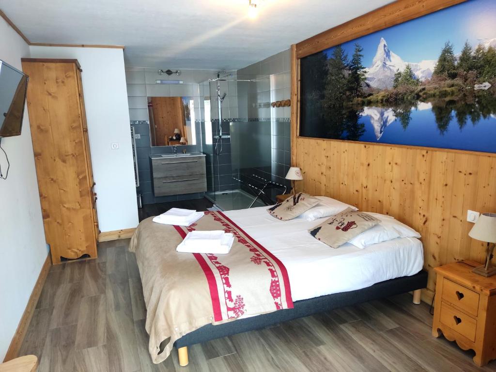 Postel nebo postele na pokoji v ubytování Epicéa Lodge Hôtel et Camping