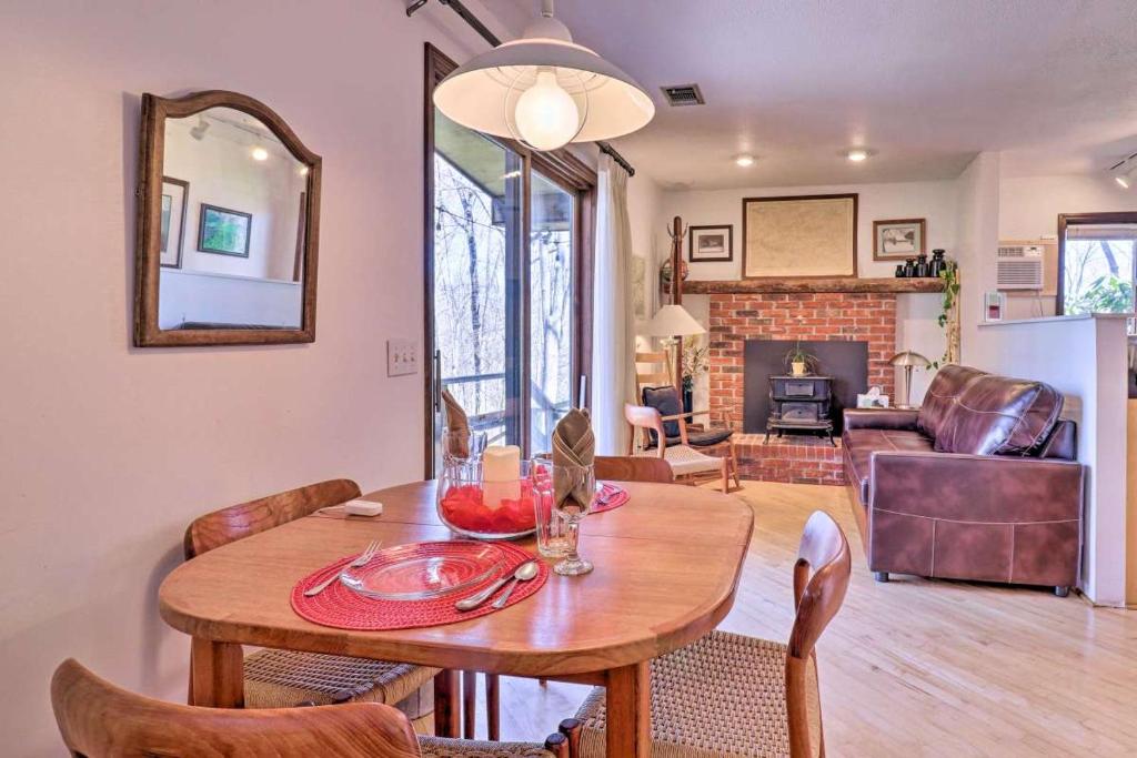 Studio Apartment with Kitchen VERY close to WCU - non smoking & no pets photo