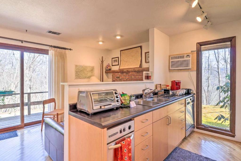 Studio Apartment with Kitchen VERY close to WCU - non smoking & no pets photo
