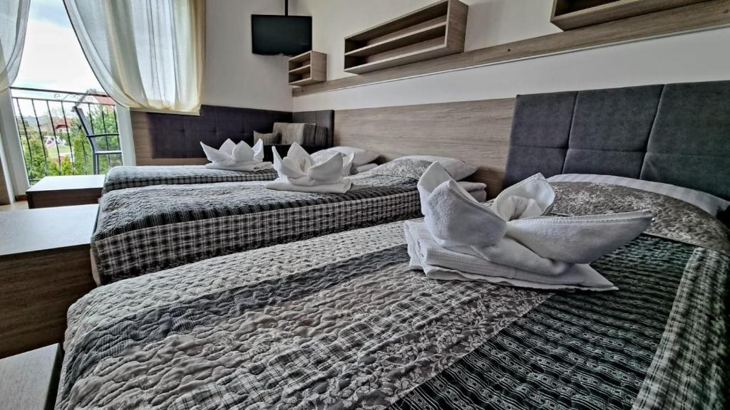 Posteľ alebo postele v izbe v ubytovaní Tasarz Spa Ośrodek Wczasowy