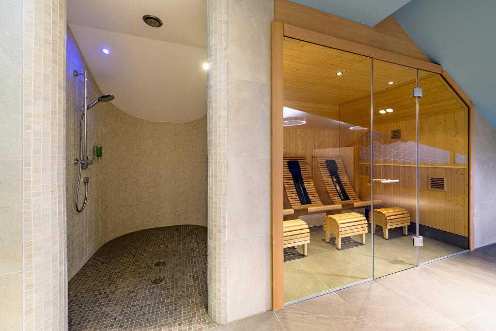Koupelna v ubytování ibis Styles Bad Reichenhall