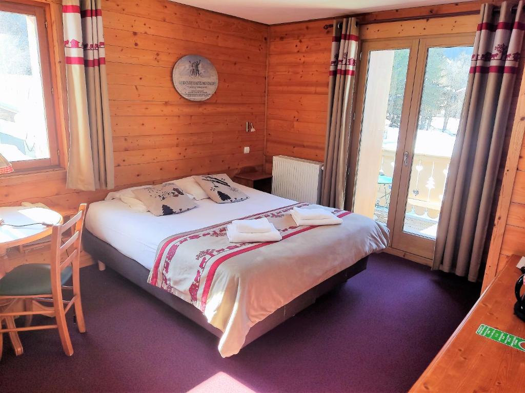 Postel nebo postele na pokoji v ubytování Epicéa Lodge Hôtel et Camping