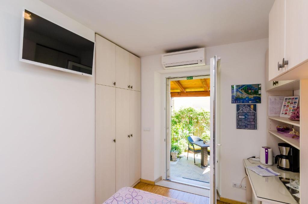 Apartments & Room Frane - 8