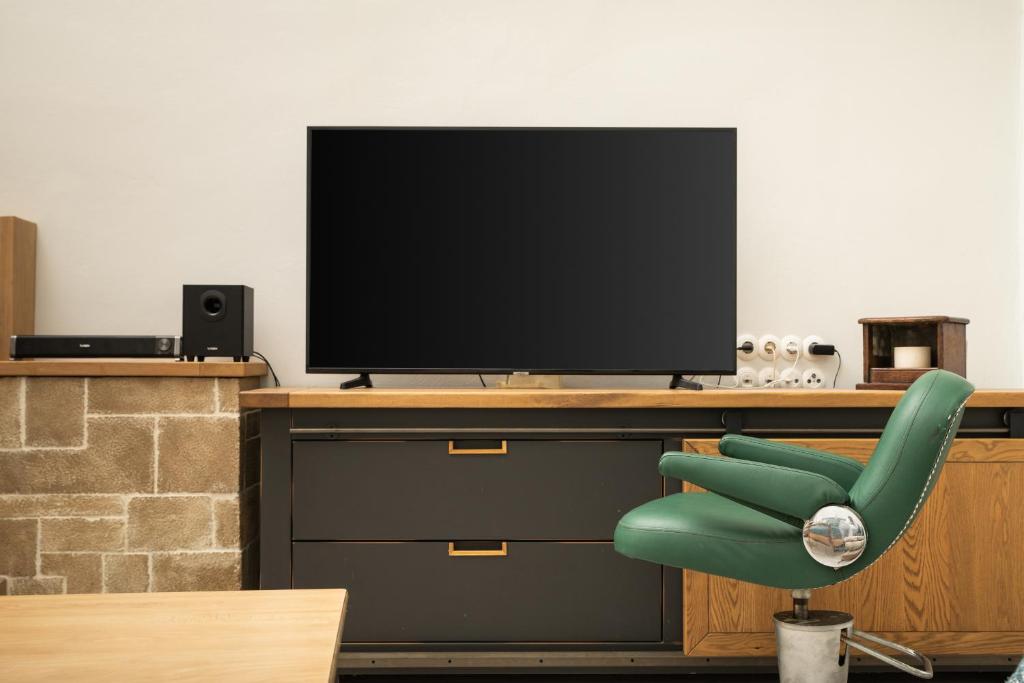 TV a/nebo společenská místnost v ubytování Mansion D