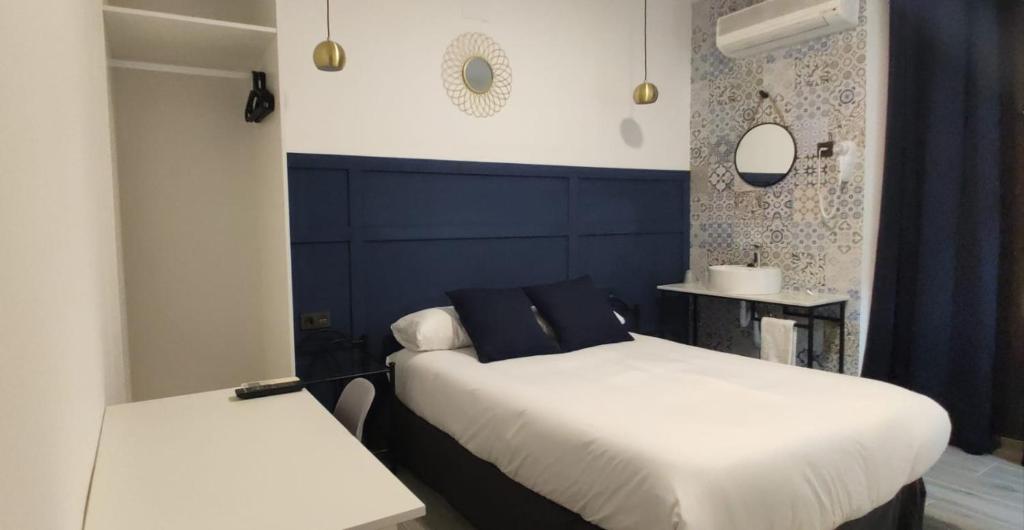 Postel nebo postele na pokoji v ubytování ROOMS Los MONTES