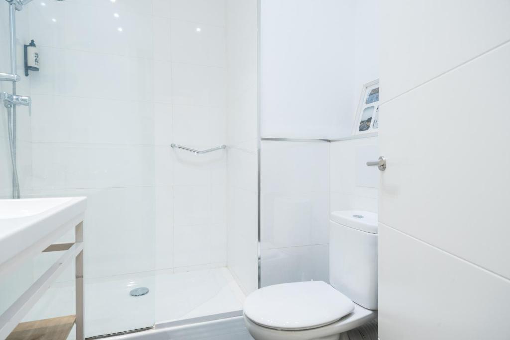 Kúpeľňa v ubytovaní Cozy Apt with sunny terrace in the heart of Gracia