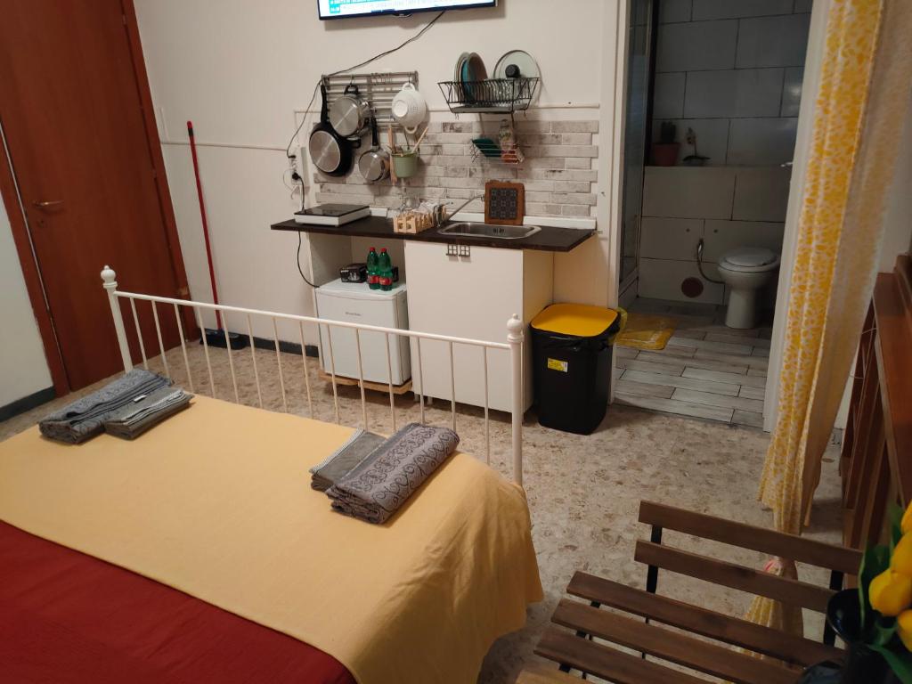 Łóżko lub łóżka w pokoju w obiekcie Roma Trastevere Station