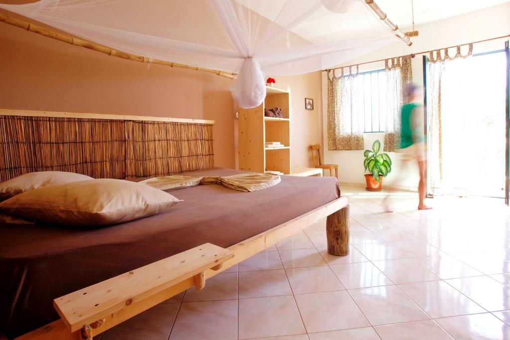 Postel nebo postele na pokoji v ubytování Casa Strela B&B Tarrafal
